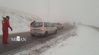 هشدار پلیس راه نسبت به لغزندگی جاده‌های کشور و کاهش دید افقی/ خودداری از سفر‌های غیرضروری