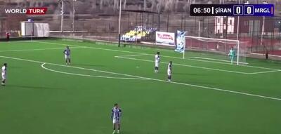 اتفاق باورنکردنی و اشتباه گزارشگر در فوتبال ترکیه! (ویدئو) - پارس فوتبال