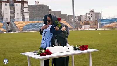 ویدیو| حضور مادران بازیکنان باشگاه لیگ برتری در حاشیه تمرین! - پارس فوتبال