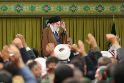  گزارش تصویری: دیدار هزاران نفر از مداحان و ستایشگران اهل بیت(ع) با رهبر انقلاب اسلامی