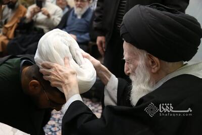  تصاویری از عمامه گذاری طلاب در شب میلاد حضرت فاطمه زهرا (س) در دفتر حضرت آیت الله شبیری زنجانی