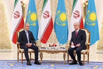 استقبال رسمی از پزشکیان در کاخ ریاست جمهوری قزاقستان