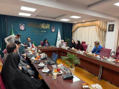 از اقلام تبلیغاتی مستند «رویای ناتمام» در معاونت امور زنان و خانواده نهاد ریاست جمهوری رونمایی شد