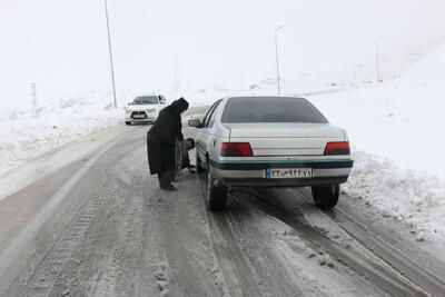  بستن زنجیرچرخ در محورهای برف‌گیر چهارمحال و بختیاری الزامی شد