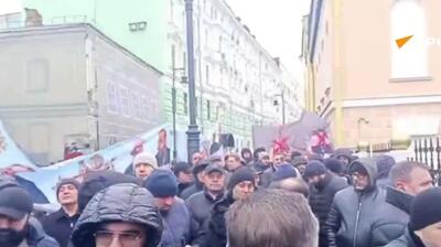  اعتراضی با عنوان «ما با اچمیادزین هستیم» در حمایت از کلیسای حواری ارمنی در مقابل سفارت ارمنستان در مسکو در حال برگزاری است