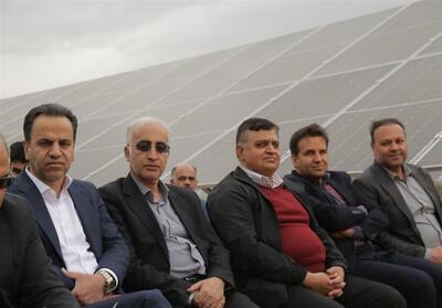 بهره‌برداری همزمان از 12 پروژه نیروگاه خورشیدی در یزد با دستور وزیر کشور - تسنیم