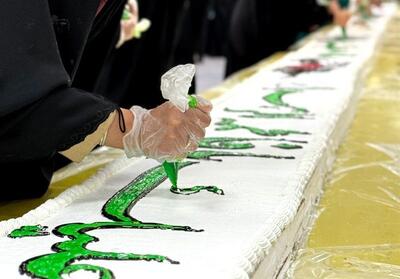 توزیع کیک 70 متری ویژه میلاد حضرت زهرا (س) در حرم رضوی - تسنیم