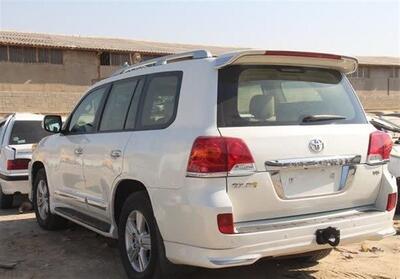 توقیف یک دستگاه لندکروزر قاچاق به ارزش 200 میلیارد ریال در شهرستان گناوه - تسنیم