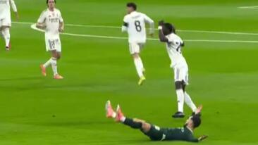 تقابل جالب رودیگر و چرکی در بازی دیشب