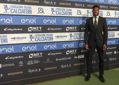 مشکل عجیب مدافع غول‌پیکری که شیشه‌ای است!