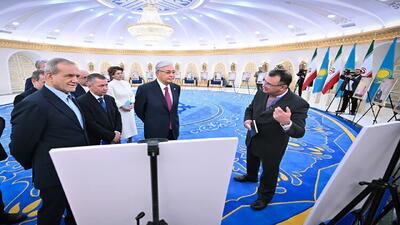 بازدید توکایف و پزشکیان از نمایشگاه نسخه‌های خطی تاریخ قزاقستان از آرشیو‌های ایران