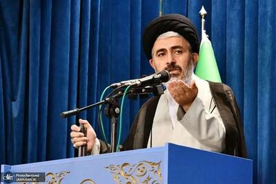 امام جمعه ارومیه: دشمن به دنبال تغییر اعتقادات جوانان است