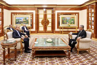 امام جمعه کرج: نشانه‌های افول آمریکا به چشم می‌خورد