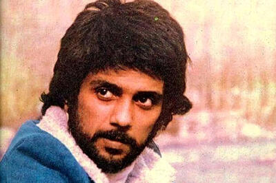  تصویری قدیمی از «داریوش» بر سر مزار «فریدون فرخزاد»