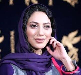  مونا فرجاد در کافه با چشم‌هایی به دنبال رویا!