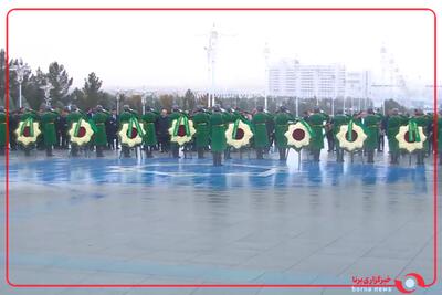  ادای احترام سران به بنای یادبود صلح و اعتماد