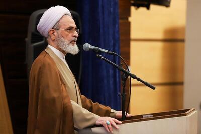 امام جمعه قم: امروز با امواج فشار فرهنگی و رسانه‌ای روبه‌رو هستیم / دستگاه‌های مسئول موظف‌اند در برابر آسیب‌های سازمان‌یافته بایستند