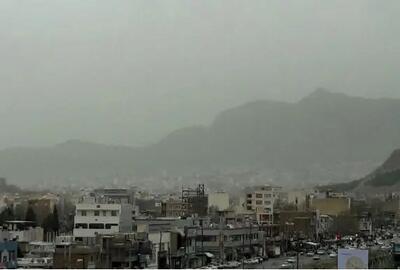 انتشار بوی نامطبوع در خرم‌آباد / منشا بو آتش سوزی کارخانه مواد شیمیایی اعلام شد