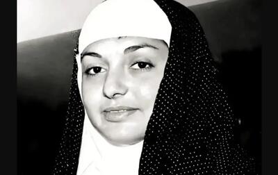 گوگوش در ۲۶ سالگی و در سفر حج