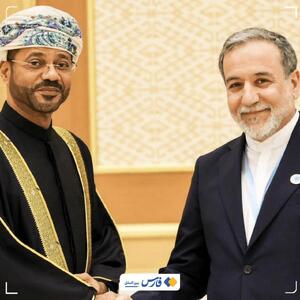 رایزنی عراقچی و همتای عمانی در عشق‌آباد