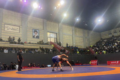 شعار «تبانی، تبانی» در نیمه‌نهایی لیگ برتر کشتی!