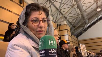 صحبت های شهرزاد مظفر سرمربی تیم ملی فوتسال بانوان حین تماشای بازی استقلال برابر پالایش نفت آبادان