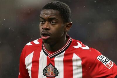 منچستریونایتد به دنبال جذب جانشین کاسمیرو از ساندرلند