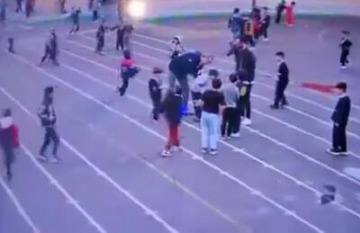 لحظه نجات جان دانش‌آموز توسط معلم تبریزی + ویدئو | فرصت هیچ تأخیری وجود نداشت