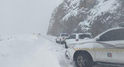 محدودیت‌های ترافیکی جاده ها به علت برف و کولاک اعلام شد