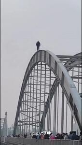  پل سفید اهواز، ابزار رفتارهای هیجانی پرخطر شد +فیلم