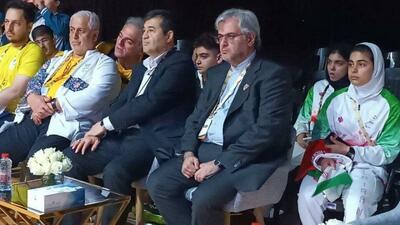  فیلم/ رکوردشکنی امیرعلی اسحاق‌نیا در پاراوزنه‌برداری آسیا در حضور احمد دنیامالی