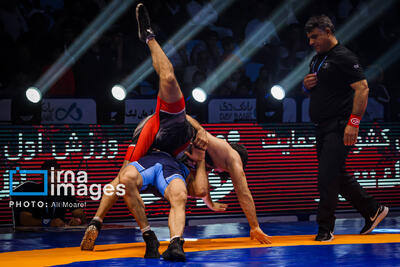 لیگ کشتی آزاد؛ استقلال با یزدانی مقتدرانه فینالیست شد