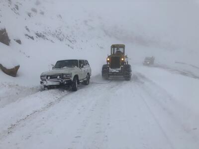 بارش باران و برف، مه و ترافیک سنگین در آزادراه‌ها