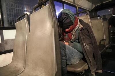 خواب شبانه در اتوبوس شبی ۲۵ هزار تومان؛ واکنش تند شهردار تهران