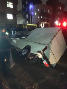 فرونشست زمین در شهرک ولیعصر سه خودرو را گرفتار کرد / عملیات موفق آتش‌نشانی بدون مصدوم/عکس