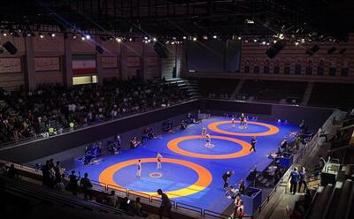 نمایی از سالن کشتی پیش از دیدار حساس استقلال جویبار و بانک شهر + فیلم