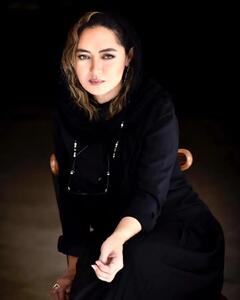 نیکی کریمی با لباس از مد افتاده و چهره عجیب در خارج!/ تصاویر