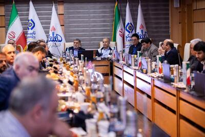 نشست بررسی چالش‌ها و رفع گلوگاه‌های پتروشیمی‌های تابعه تاپیکو به میزبانی پتروشیمی فن‌آوران برگزار شد