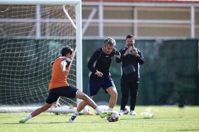 کار سخت ۸ شاکی در کویر؛ مس در شن‌های قعر گیر کرده! - پارس فوتبال