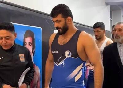 حسن یزدانی وزن کشی کرد و انتظارها برای بازگشت ستاره کشتی به پایان رسید - پارس فوتبال
