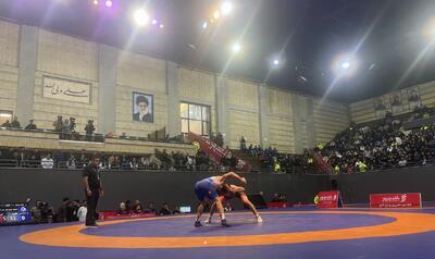 در حضور حسن یزدانی؛ استقلال جویبار اولین فینالیست لیگ برتر کشتی آزاد شد - پارس فوتبال