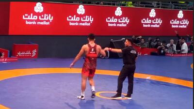 جنجال سنگین در فینال ۹۲ کیلو لیگ برتر کشتی آزاد - پارس فوتبال