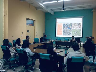 در دامن طبیعت، در مرکز سیاست