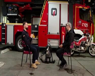 لحظات نفس‌گیر نجات دو زن از میان شعله‌های آتش