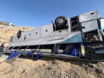 واژگونی اتوبوس در محور سرچم به اردبیل: ۲۳ مصدوم و اعزام به بیمارستان‌های میانه و زنجان - سلام نو