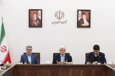  عارف:  قاچاق دارو از کشور یک مشکل جدی است/دارو با ارز ترجیحی تهیه شده ولی به خارج از کشور قاچاق می‌شود