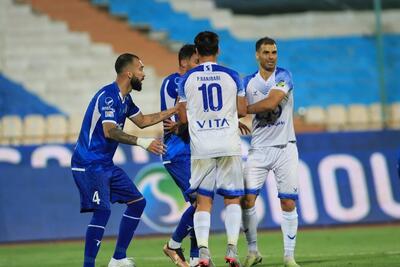 چهره غمگین وریا غفوری در جایگاه وی آی پی