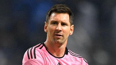 رونمایی از مجسمه غول پیکر لیونل مسی