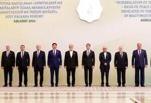 عکس یادگاری سران شرکت کننده در اجلاس کشورهای صلح و اعتماد بین المللی با حضور پزشکیان