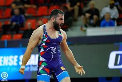 حسن یزدانی در فینال لیگ برتر کشتی آزاد مقابل مجتبی گلیج به میدان می‌رود